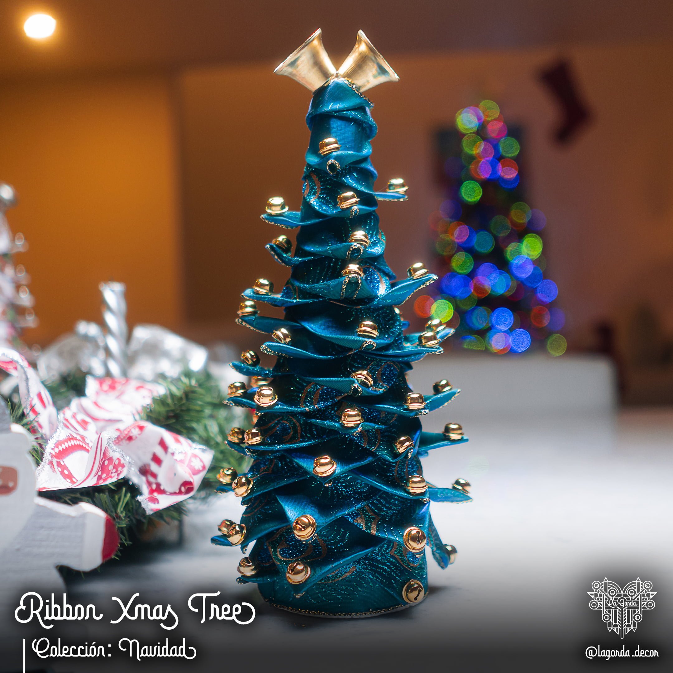 4-8RibbonXmasTree